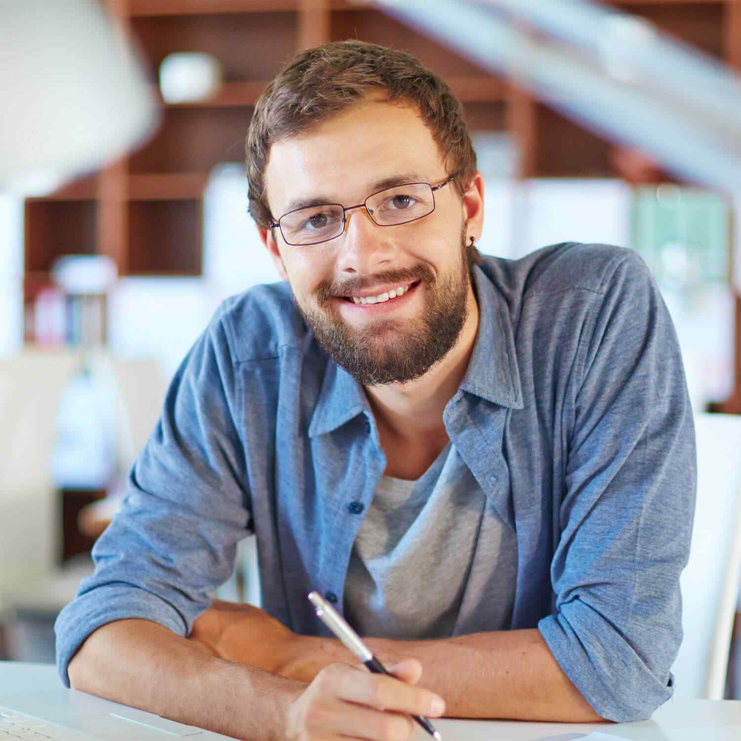 https://mhitrading.com/wp-content/uploads/2018/01/img-team-member-career-01.jpg